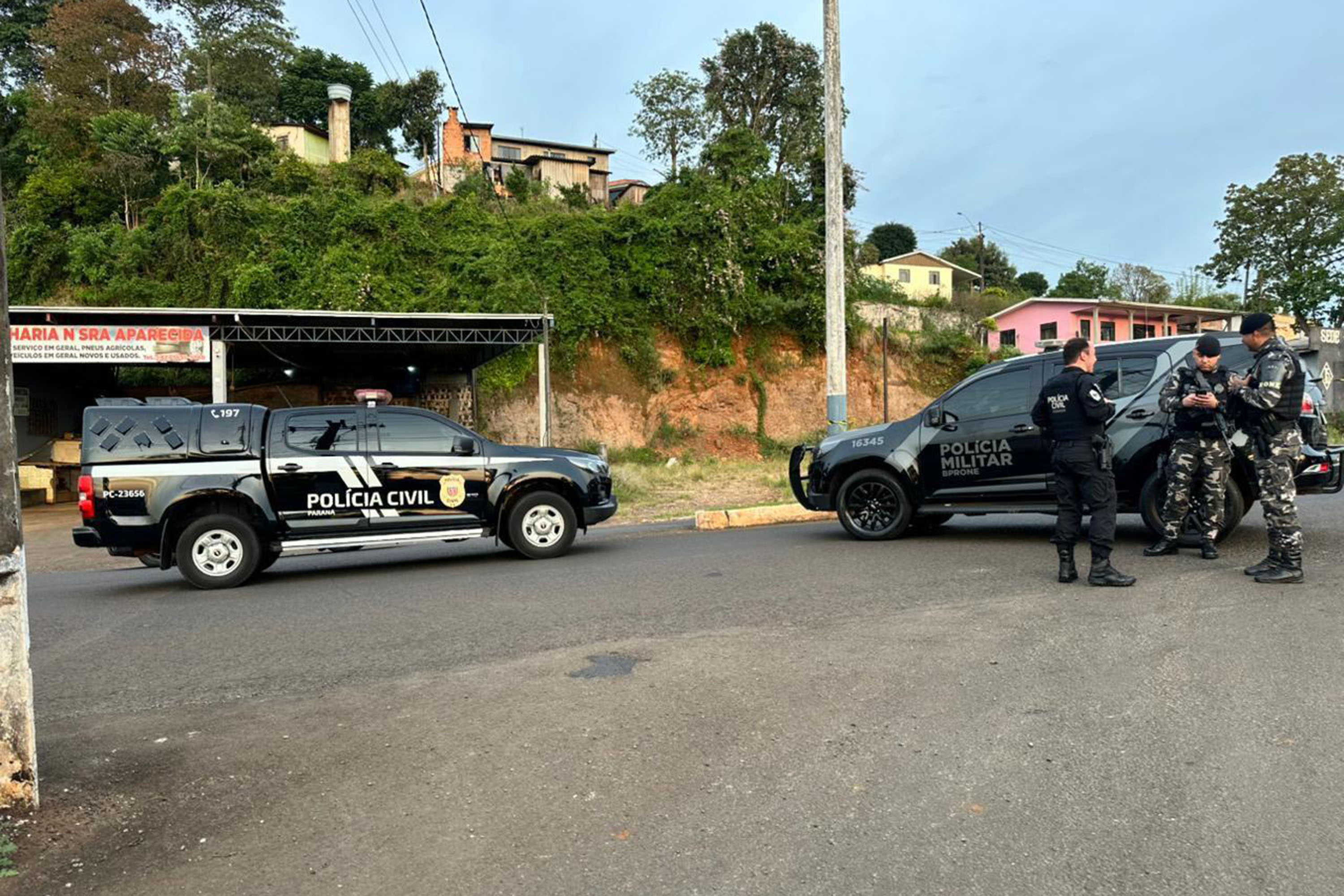 Operação conjunta da PMPR e PCPR prende 43 pessoas por tráfico no Centro-Oeste do Estado