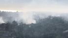 Em ação conjunta, helicóptero da PM e equipes do Corpo de Bombeiros combatem incêndio em Guaratuba (PR)
