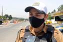 Policiais femininas fazem blitz de conscientização sobre prevenção ao câncer de mama em rodovia da RMC