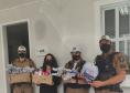 Policiais militares do BPTran entregam chocolates para instituições assistenciais em Curitiba