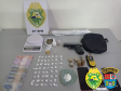 Cinco pessoas são encaminhadas e uma arma de fogo e drogas são apreendidos pela PM nos Campos Gerais