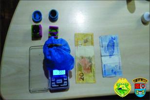 Rapaz com maconha e haxixe é preso por tráfico de drogas em Jardim Alegre, no Centro-Norte do estado