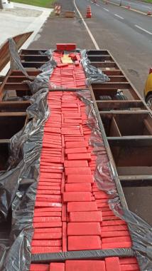 BPRv encontra mais de 800 quilos de maconha em fundo falso de caminhão no Noroeste do estado