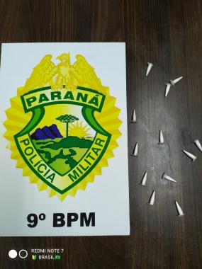 No bairro Tabuleiro, PM prende homem e apreende 12 pinos de cocaína