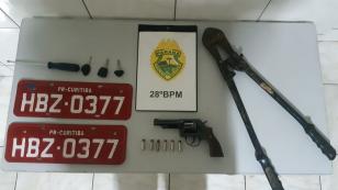 Trio com revólver e placas falsas é preso pela PM na Lapa (PR), no Sudeste do estado