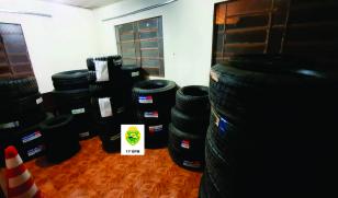 PM atende denúncia e apreende 47 pneus contrabandeados em Mamborê (PR), no Noroeste do estado