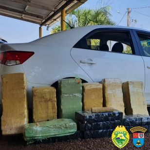No âmbito da Operação Independência, Polícia Rodoviária apreende 195 quilos de maconha em um carro e encaminha suspeito, em Realeza (PR)