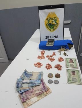 Trio é preso pela PM e um quilo de maconha e mais de 70 porções de cocaína são apreendidos em Contenda (PR)