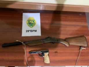 Em Quitandinha (PR), PM prende dois homens e apreenderam duas armas de fogo