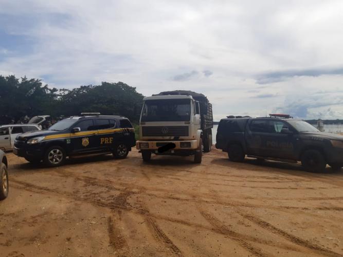 Mais de 17 mil pacotes de cigarros contrabandeados são apreendidos pela PM durante Operação Hórus, em Querência do Norte(PR)