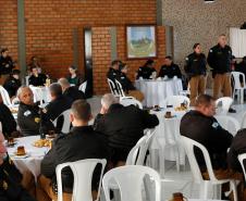 Batalhão da PM promove café da manhã e homenageia policiais militares em Ponta Grossa (PR)