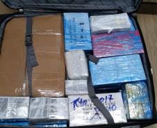 Em abordagem a ônibus, BPRv apreende 14 volumes de contrabandos no Norte do estado