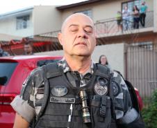 Após 35 anos de serviço, sargento da RONE recebe homenagem de policiais na sua casa em Curitiba