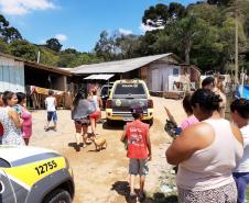 PM visita bairros de Curitiba para a entrega de mais de 500 brinquedos em comemoração ao Dia das Crianças 