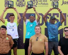 Dezenas de atletas participam do Desafio 10 Km do 17º Batalhão de Polícia Militar em São José dos Pinhais, na RMC
