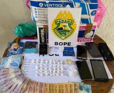 PM deflagra operação contra o tráfico de drogas, furtos e roubos no Litoral; cinco pessoas são presas 