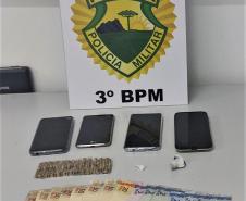 PM prende seis pés de maconha, 50 munições e porções de cocaína em Pato Branco, região Sudoeste do estado