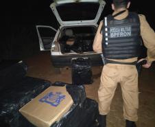 Batalhão de fronteira apreende mais de 1100 pacotes de cigarros contrabandeados em Foz do Iguaçu (PR), durante a Operação Hórus