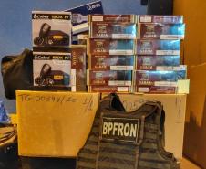 Em ocorrências distintas, BPFron apreende 33,5 pacotes de cigarros, 25 pneus e dois rádio comunicadores contrabandeados no Oeste do Paraná
