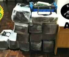 Em Paranaguá (PR), PM intercepta carreta com 354 quilos de cocaína que iria para o exterior