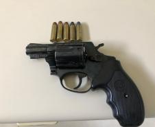 BPAmb-FV apreende armas de fogo, materiais de pesca e prende duas pessoas em situações distintas no Centro-Sul do estado