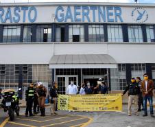 Órgãos envolvidos com o Maio Amarelo homenageiam profissionais da saúde de 12 hospitais de Curitiba