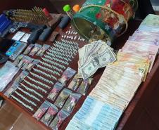  Em Colombo, na RMC, PM prende homem e apreende 220 porções de drogas durante patrulhamento; maconha era embalada com balas e seda