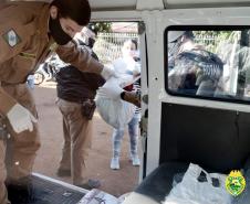 Moradores de Foz do Iguaçu recebem doação de alimentos e hortaliças da Polícia Militar