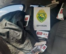 Carro capota com 1,6 mil pacotes de cigarros contrabandeados em Marechal Cândido Rondon (PR)