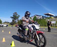 BPTran faz instrução de direção defensiva com motociclistas durante a Semana Nacional de Trânsito