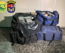 PM intercepta carga de 218 quilos de cocaína que iria para o Porto de Paranaguá; quatro são presos