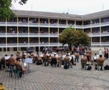 Banda de Música da PM faz apresentação em comemoração ao Dia do Professor em Curitiba