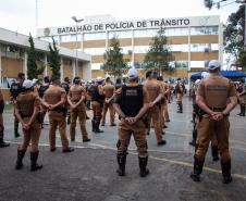 Bloqueios de trânsito do BPTran resulta no recolhimento de 48 carros e na prisão de 10 pessoas em Curitiba