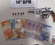 PM aborda autores de roubo e apreende drogas e arma em Foz do Iguaçu (PR)