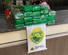 Fiscalização do BPRv resulta na apreensão de 15 caixas de cigarro e 14 kg de maconha, na região noroeste do Estado