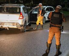 Mais de 250 pessoas são abordadas e duas acabam presas durante operação da PM em Morretes e Antonina