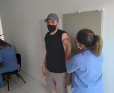 Policiais e bombeiros militares começam a ser vacinados contra a Covid-19 em todo o estado