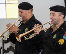 Apresentação da Banda de Música da PM em asilo muda rotina de idosos na Capital