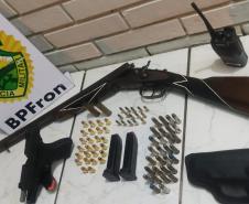 Ação conjunta do BPFron e do NOC da Polícia Civil apreenderam duas armas de fogo e munições em Ivaté, no Noroeste do estado