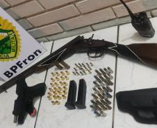 Ação conjunta do BPFron e do NOC da Polícia Civil apreenderam duas armas de fogo e munições em Ivaté, no Noroeste do estado