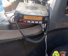 Policiais rodoviários apreendem veículo preparado para transporte de ilícitos e rádio comunicador em Santo Inácio, no Noroeste do estado