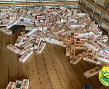 Após denúncia, PM apreende caminhão clonado carregado com cigarros contrabandeados em Mariluz
