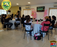Policiais militares recebem instrução em alusão do Outubro Rosa em Londrina (PR)