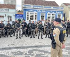 As unidades especializadas da PMPR foram mobilizadas para apoiar as forças locais e reforçar áreas estratégicas