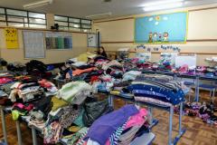 Integrantes do projeto Força Verde Mirim arrecadam cestas e roupas para famílias de Itaiacoca, nos Campos Gerais