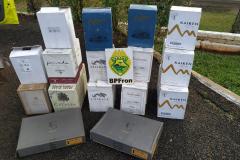 Na região de fronteira, BPFron localiza 162 garrafas de vinhos e 350 pacotes de cigarros contrabandeados durante a Operação Hórus