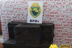 Em situações distintas, BPRv apreende 17 mil maços de cigarros e produtos contrabandeados em ônibus de turismo
