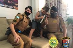 Policiais militares visitam pequeno fã da PM em Santa Terezinha do Itaipu (PR)
