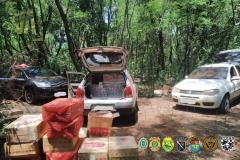 Em Guaíra (PR), BPFron e PF apreendem cinco veículos e encontraram depósito de cigarros contrabandeados durante a Operação Hórus