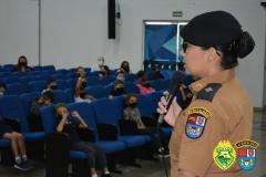 PM faz palestra sobre profissão policial militar no retorno às aulas em Maringá (PR)